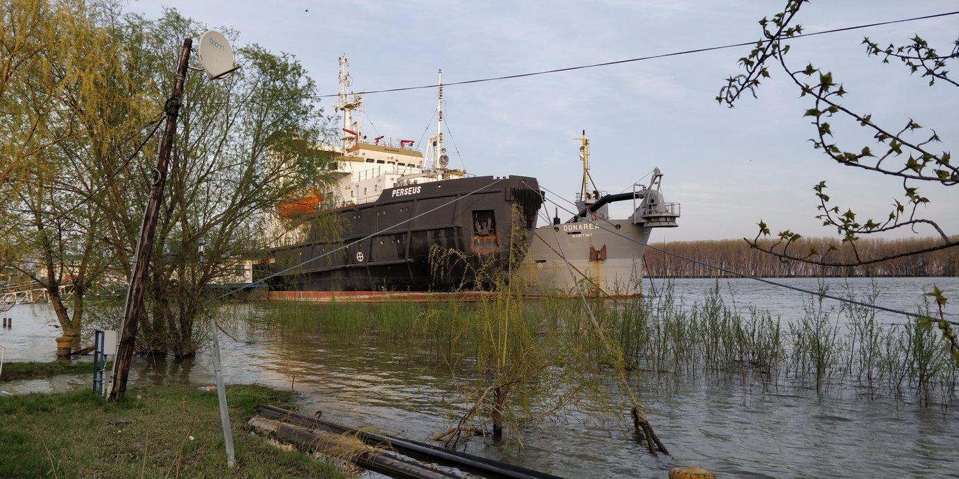 Perseus, the Danube's icebreaker
